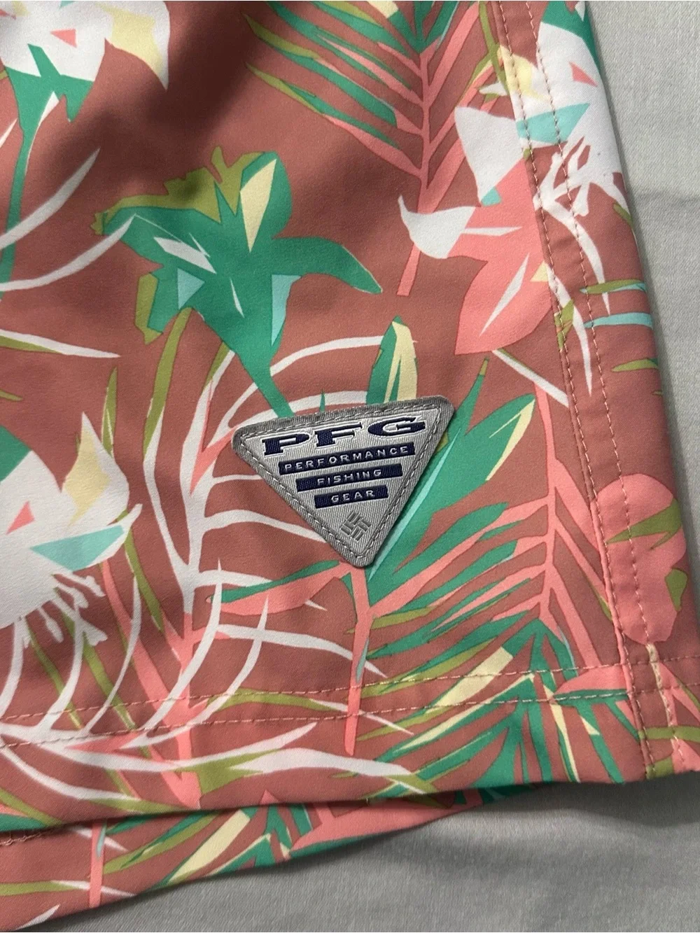 Columbia PFG Rambler Water Shorts Mens M Swim Trunks Pink Floral Tropical Lined